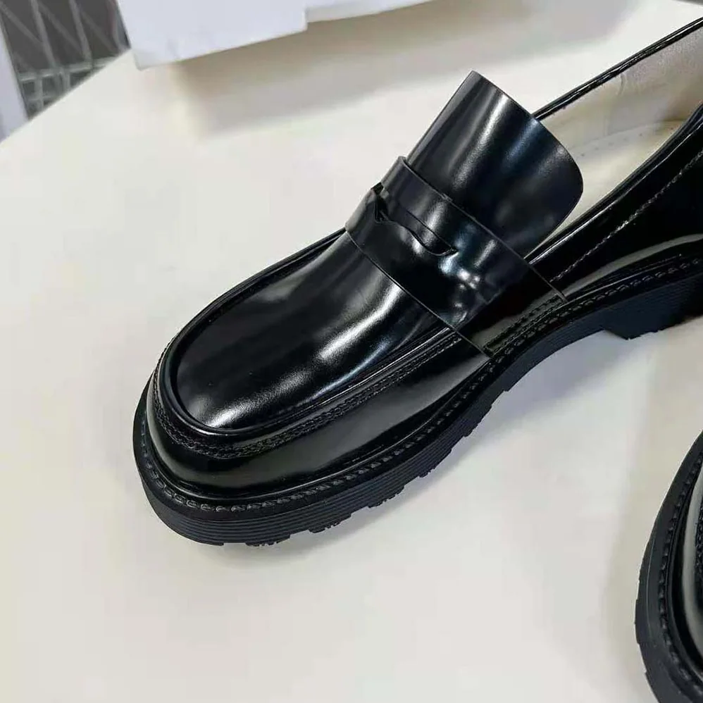 Loewe Blaze Loafer in Bicolour Brushed for Women in off Calfskin Loewe Blaze Loafer in Bicolour Brushed for Women in off Calfskin