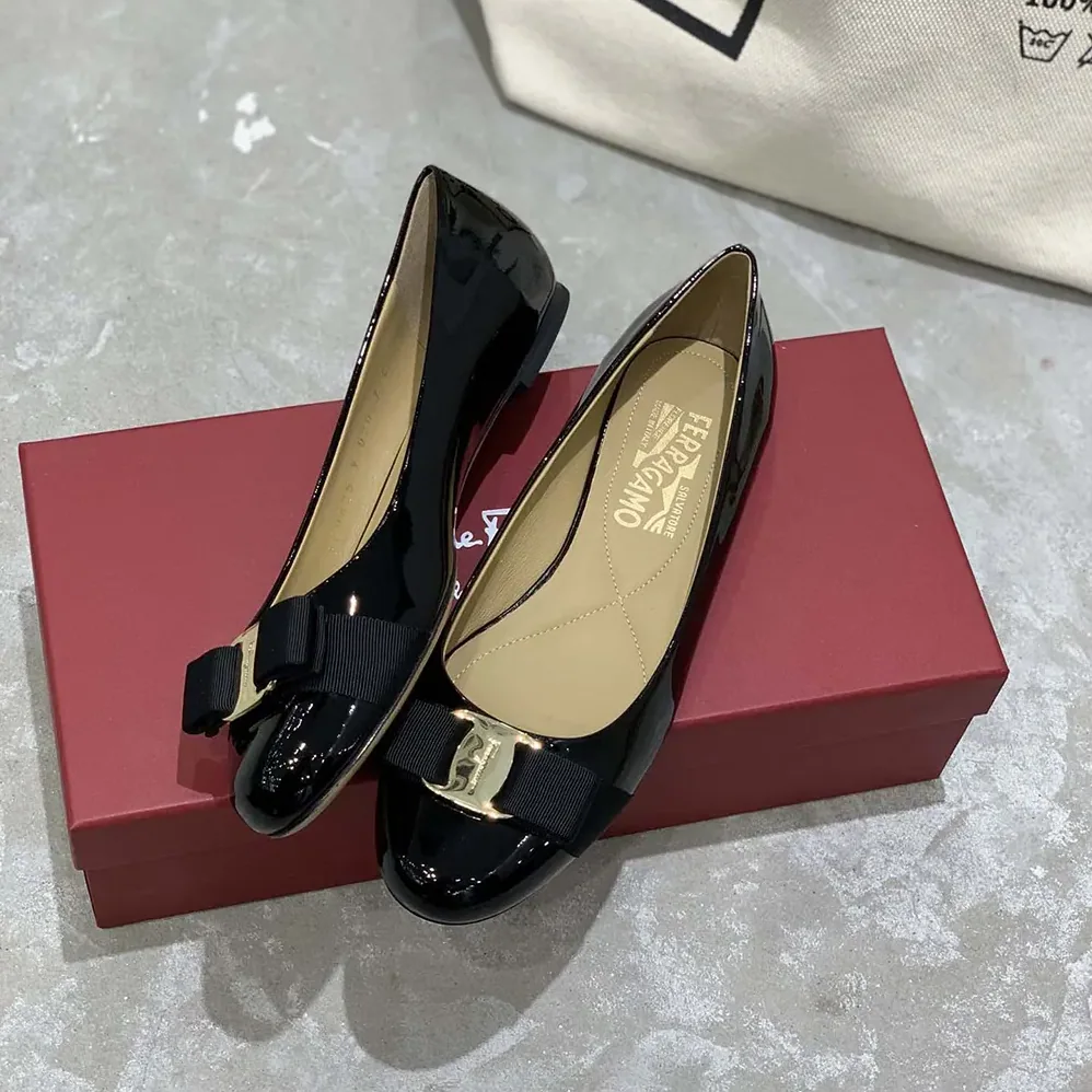 Salvatore Ferragamo Varina Ballet Flat for Women in Black Salvatore Ferragamo Varina Ballet Flat for Women in Black