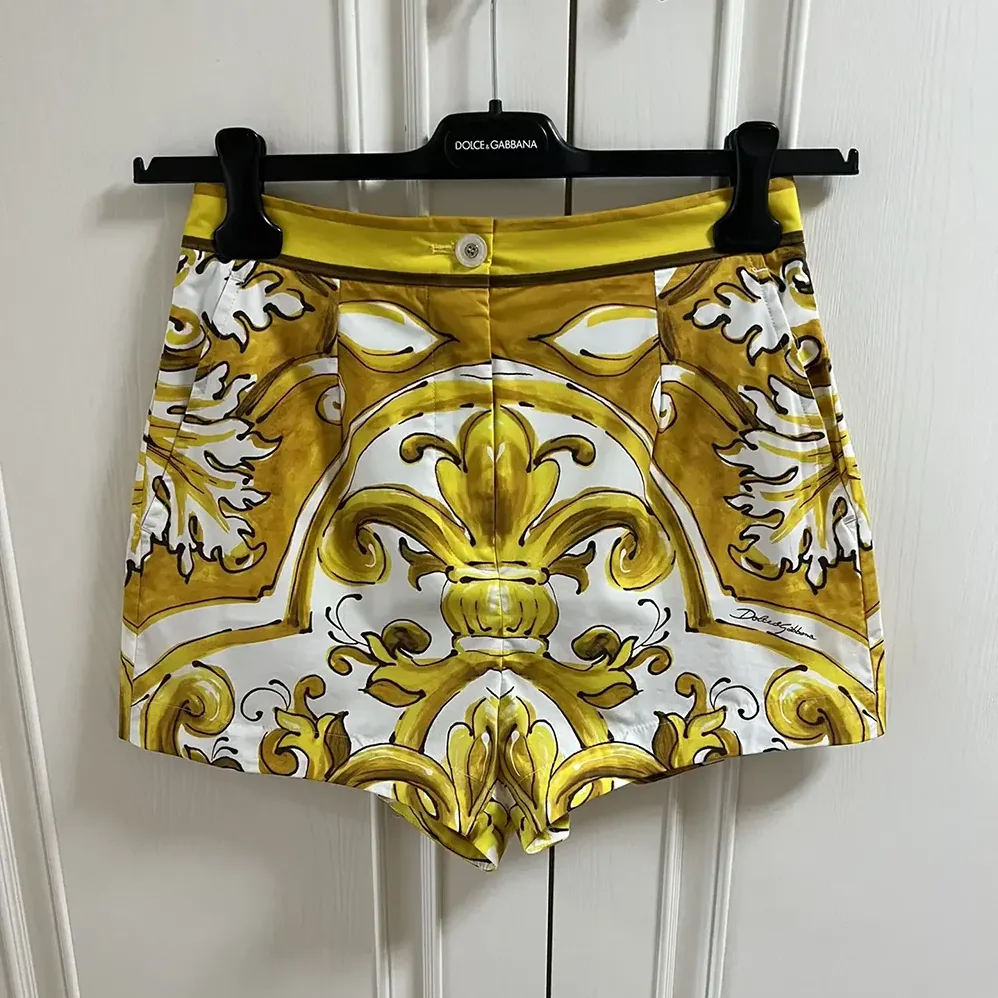 Dolce Gabbana D&G Cotton Poplin Shorts with Majolica Print for Women