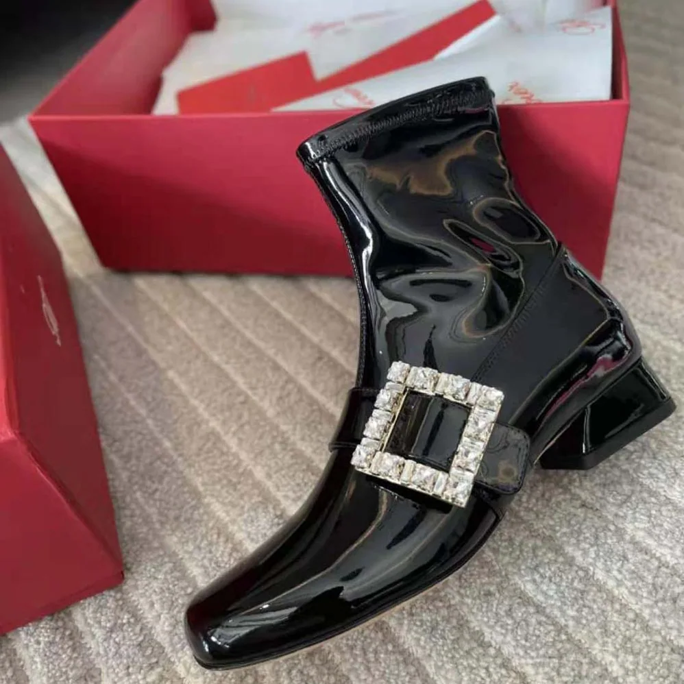 Roger Vivier Très Vivier Babies Strass Buckle Strech Boots in Patent Leather for Women in Black Roger Vivier Très Vivier Babies Strass Buckle Strech Boots in Patent Leather for Women in Black