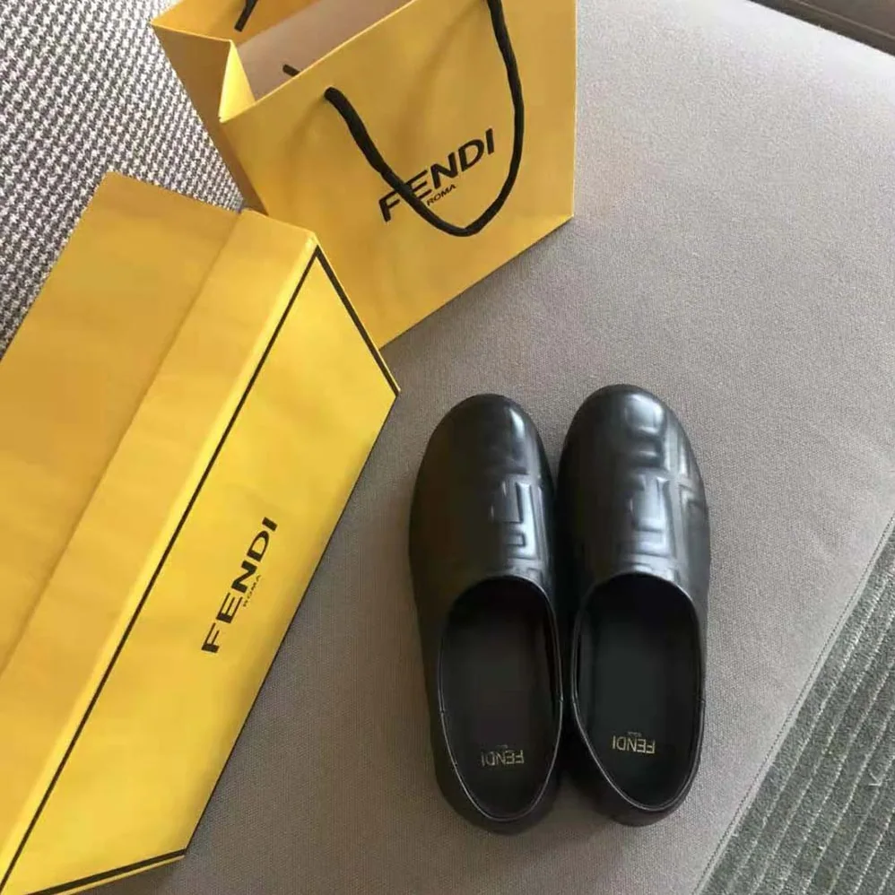 Fendi Signature Black Nappa Leather Slippers for Unisex Fendi Signature Black Nappa Leather Slippers for Unisex