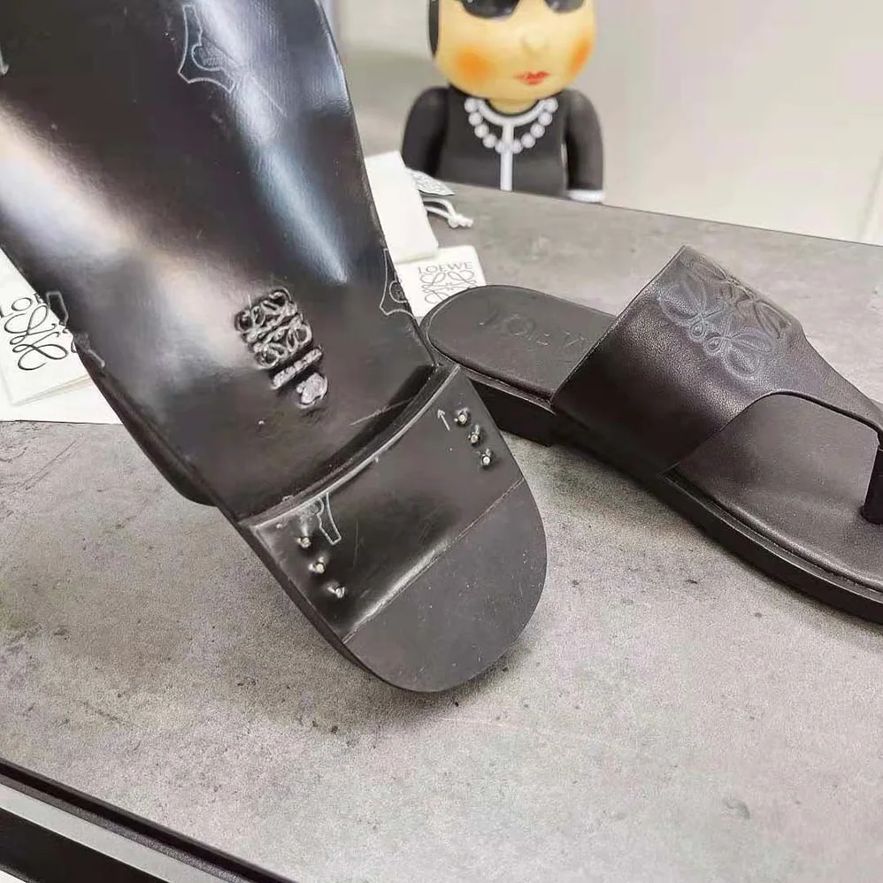 Loewe Anagram Flip Flop in Calfskin for Women in Black Loewe Anagram Flip Flop in Calfskin for Women in Black