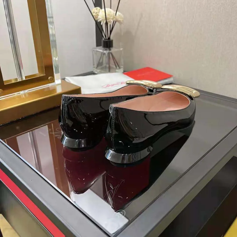 Roger Vivier Viv Choc Metal Buckle Ballerinas in Patent Leather for Women in Black Roger Vivier Viv Choc Metal Buckle Ballerinas in Patent Leather for Women in Black