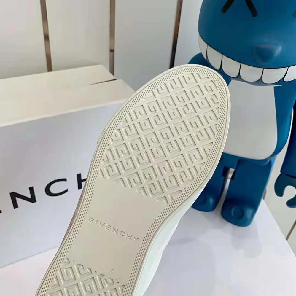Givenchy 101 Dalmatians City Sport Sneakers in Leather for Women Givenchy 101 Dalmatians City Sport Sneakers in Leather for Women