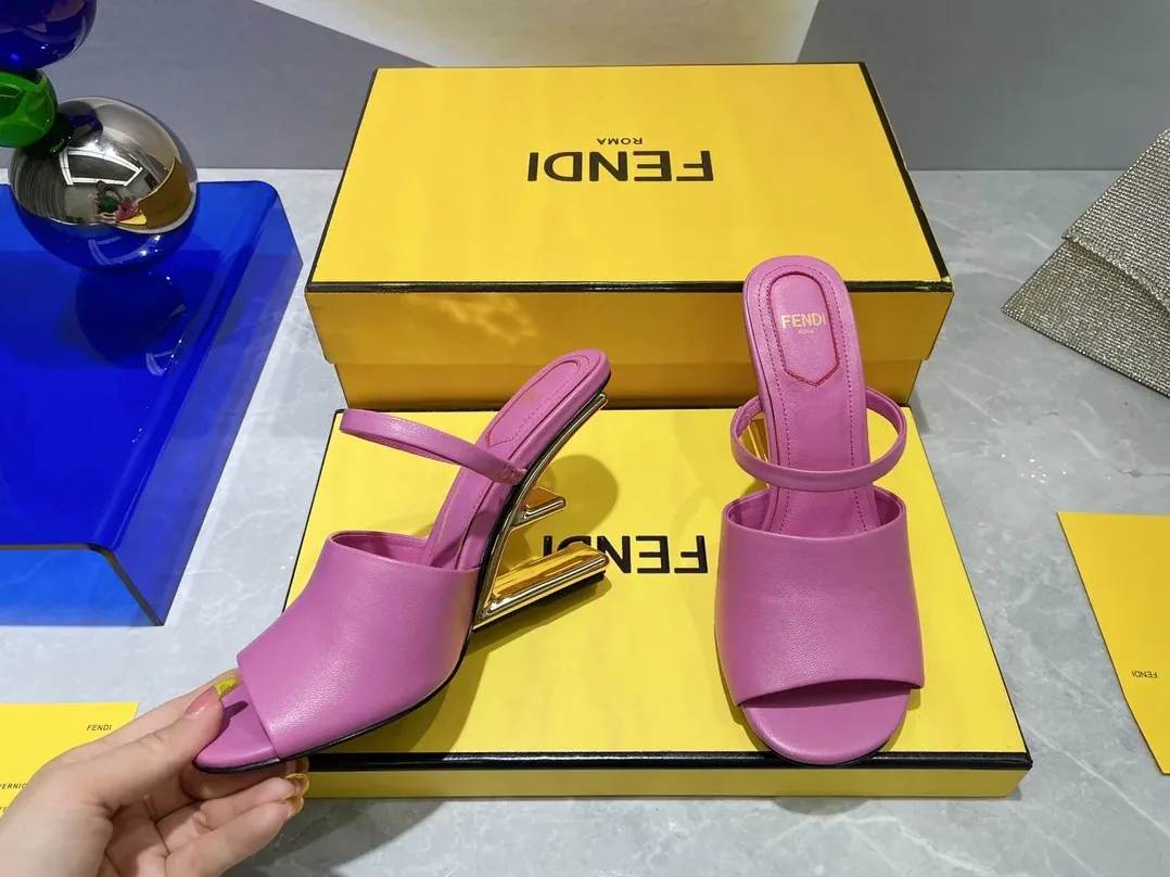 Fendi First Dark Pink High in Heeled Sandals Fendi First Dark Pink High in Heeled Sandals