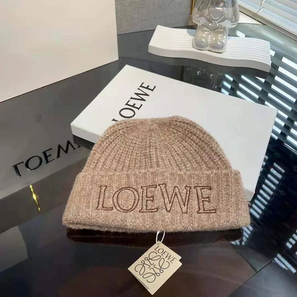 Loewe LOEWE Beanie in Wool for Unisex in Beige Loewe LOEWE Beanie in Wool for Unisex in Beige