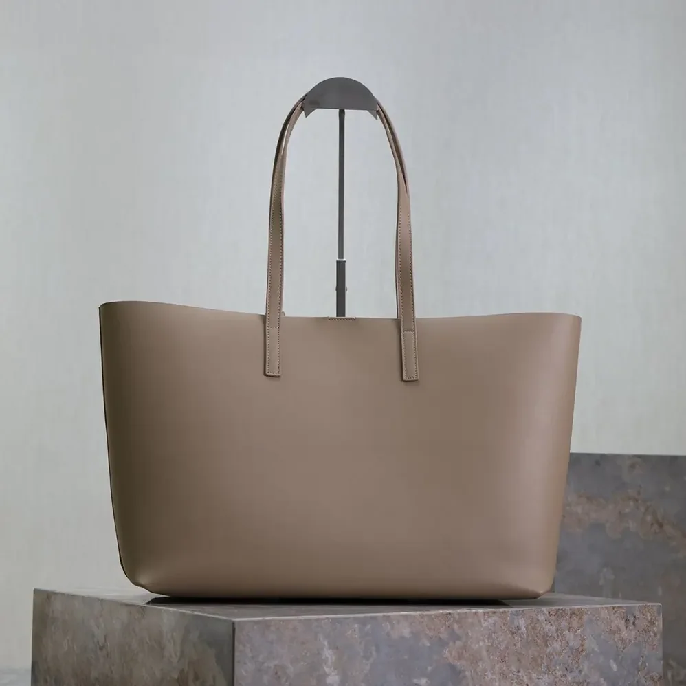 Saint Laurent YSL Shopping Saint Laurent in Leather for Women in Sandy