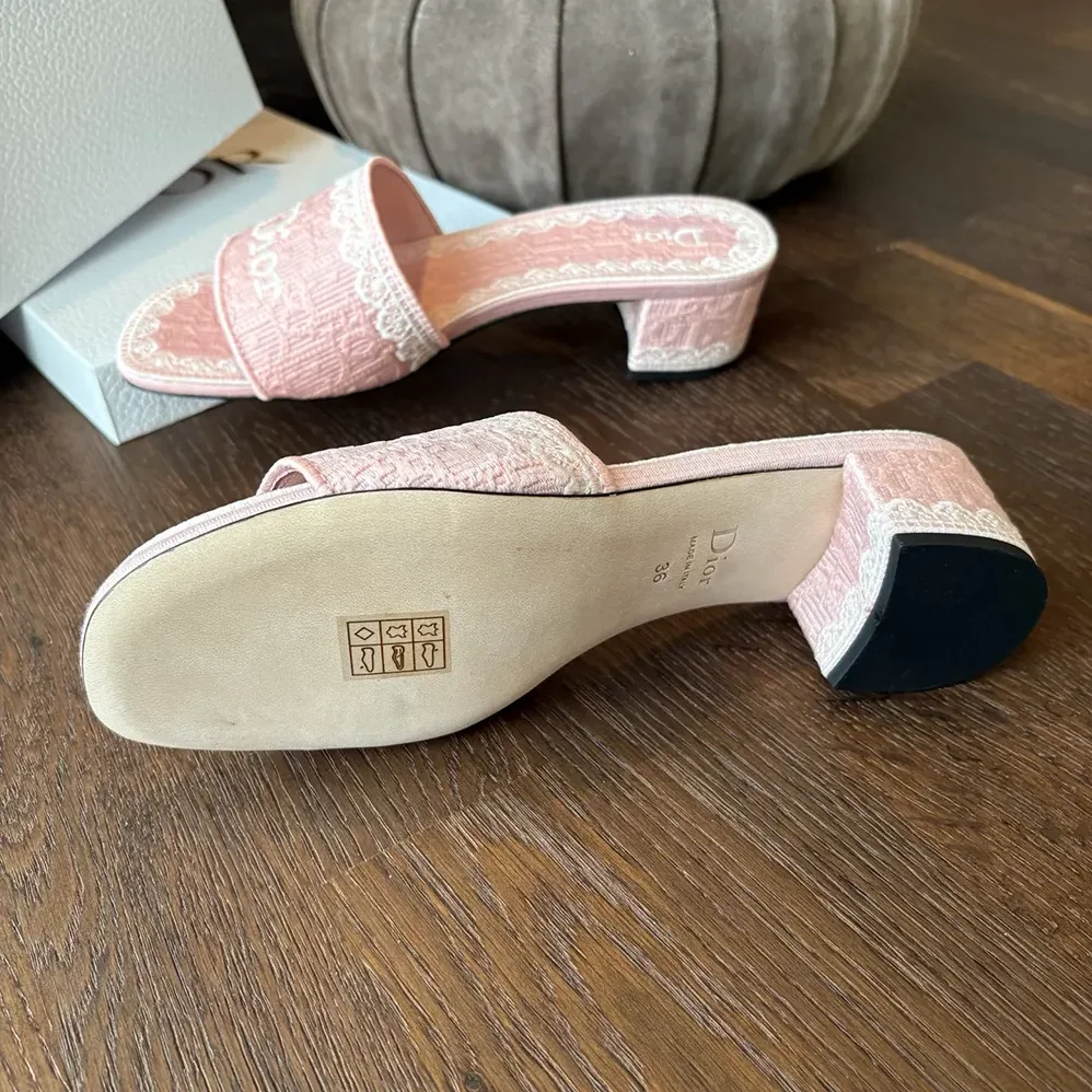 Dior Dioramour Dior Dentelle Heeled Slide Soupir Pink Dior Oblique Embroidered Cotton and White Lace for Women Dior Dioramour Dior Dentelle Heeled Slide Soupir Pink Dior Oblique Embroidered Cotton and White Lace for Women