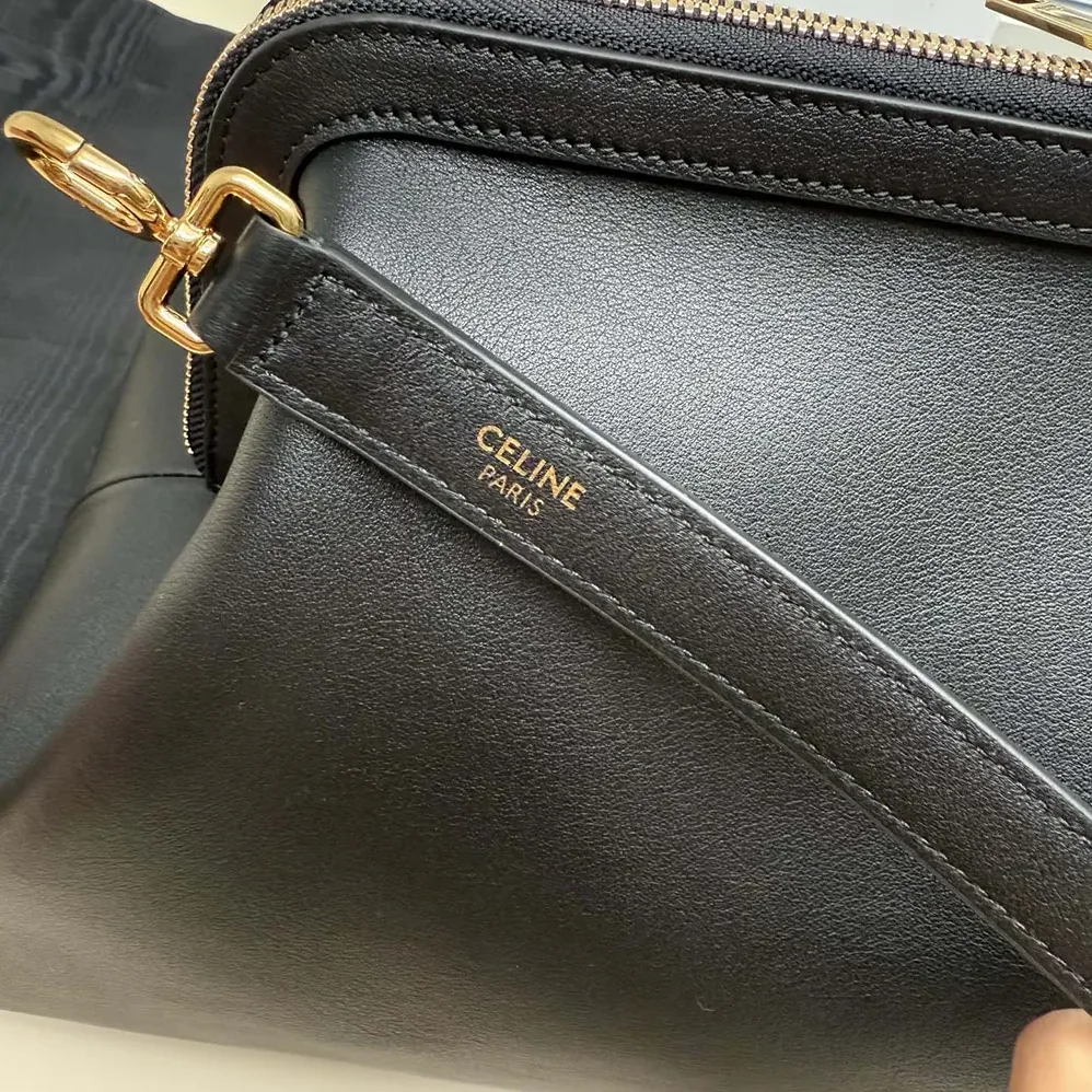 Celine Doctor'S Pouch In Supple Natural Calfskin for Women in Black Celine Doctor'S Pouch In Supple Natural Calfskin for Women in Black