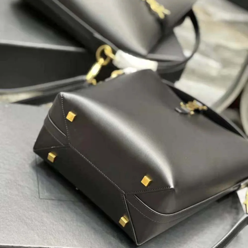 Saint Laurent YSL Le 37 in Shiny Leather for Women in Black