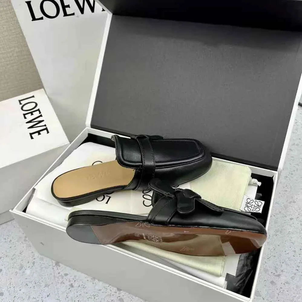 Loewe Gate Flat Mule in Calfskin for Women in Black Loewe Gate Flat Mule in Calfskin for Women in Black