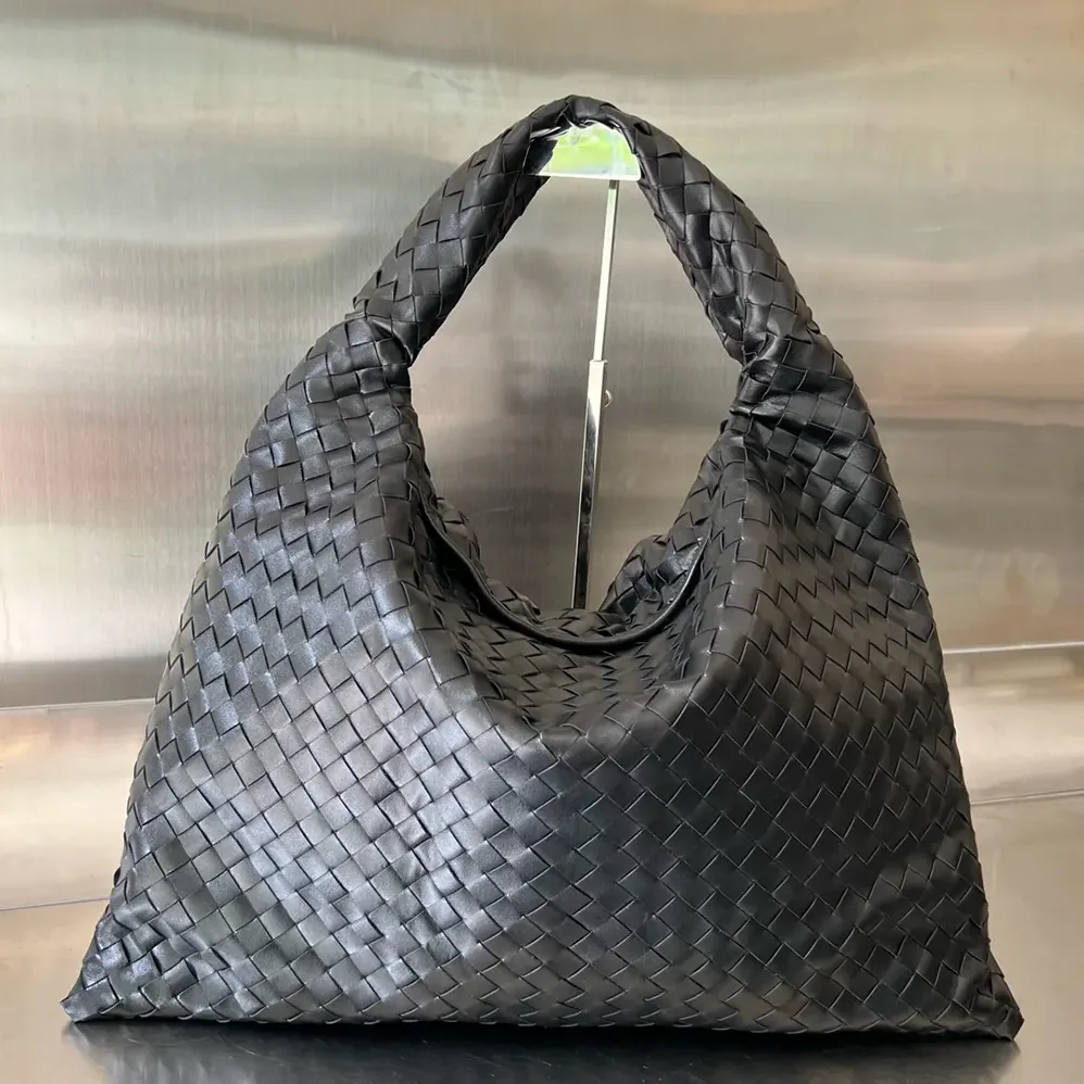 Bottega Veneta Large Hop Shoulder Bag in Calf Leather for Women in Black