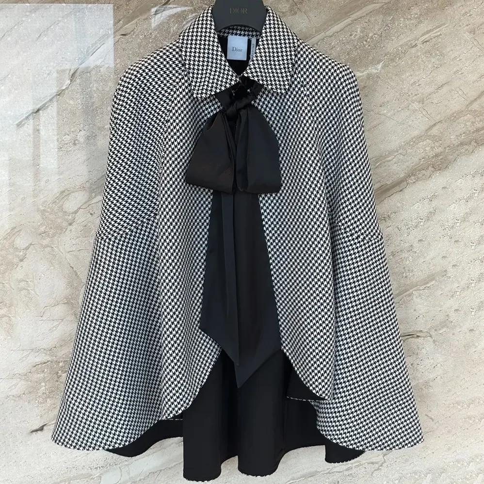 Dior Cape with Tied Neckline Black and White Houndstooth Silk-Virgin for Women in Wool Blend