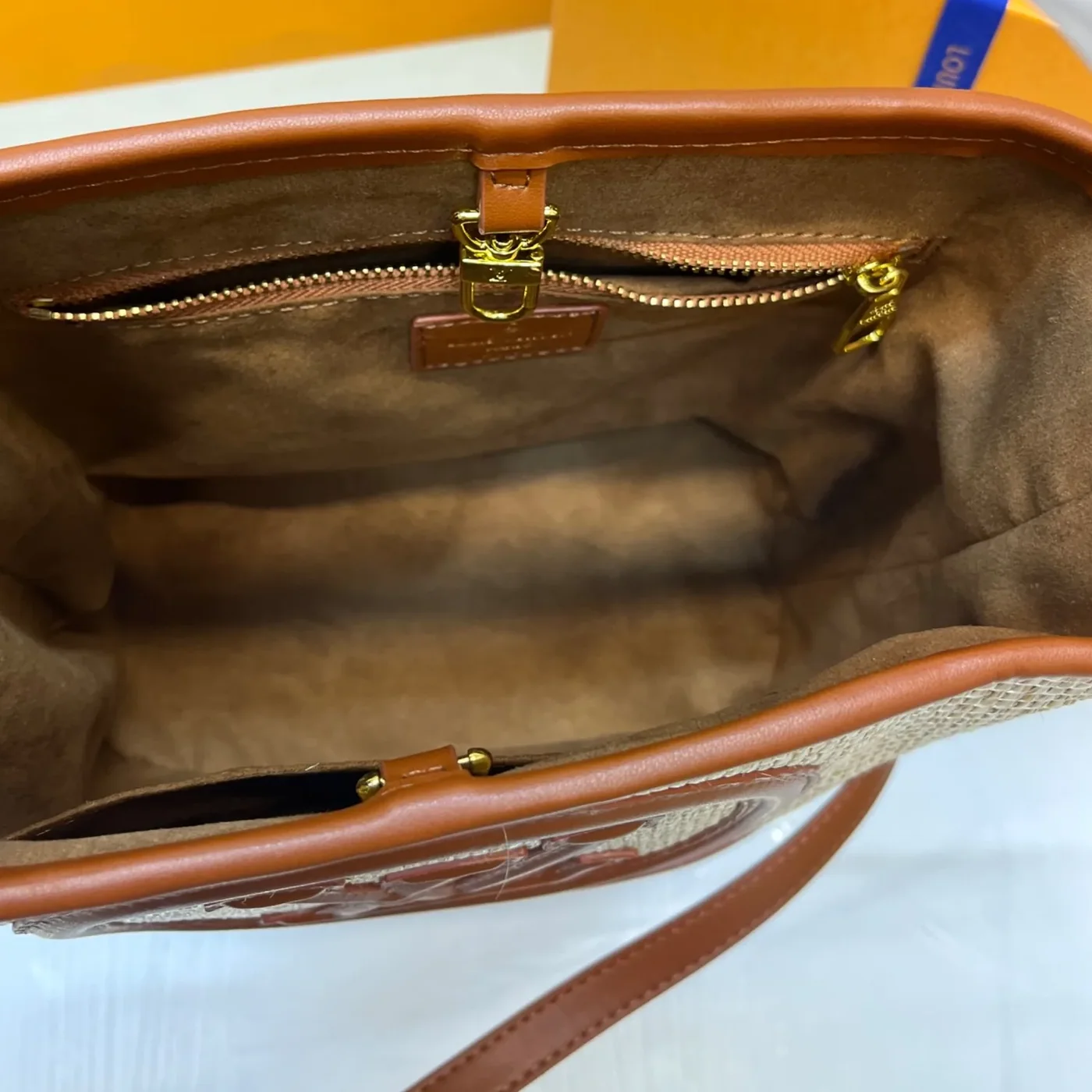 Louis Vuitton Petit Bucket Raffia Beige / LV Louis Vuitton Petit Bucket Raffia Beige / LV