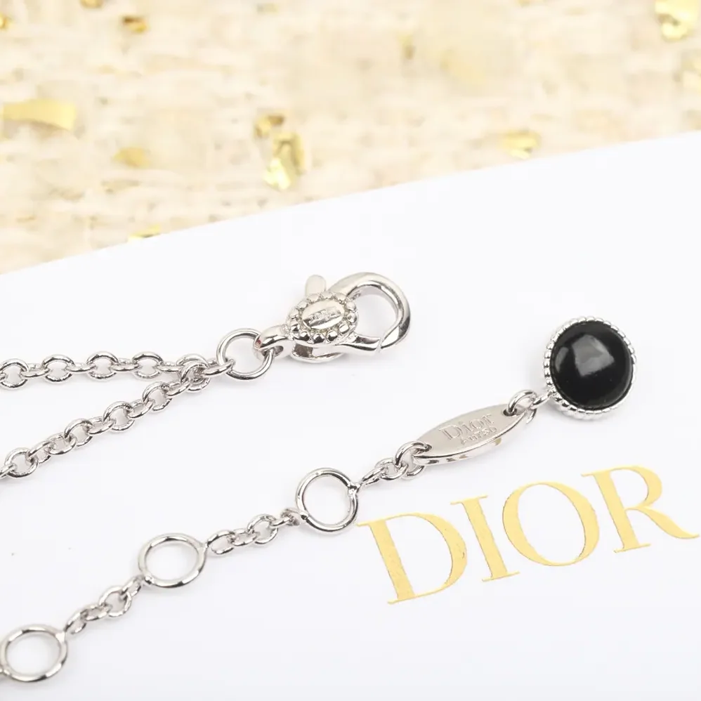 Dior Rose des Vents Bracelet White Gold Diamonds Mother-of for Women in Pearl and Onyx Dior Rose des Vents Bracelet White Gold Diamonds Mother-of for Women in Pearl and Onyx