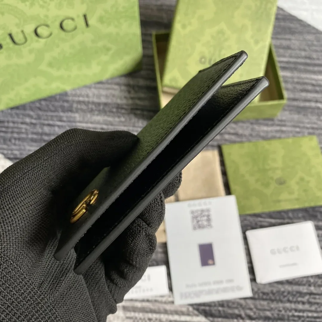 Gucci GG Marmont Card Case Black with Gold Toned Hardware / Gucci GG Marmont Card Case Black with Gold Toned Hardware /