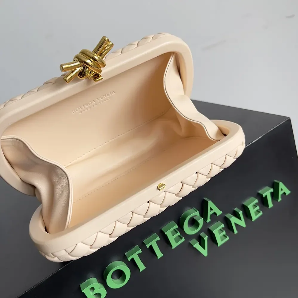 Bottega Veneta Knot Minaudière Clutch in Calfskin Leather for Women in Pink Bottega Veneta Knot Minaudière Clutch in Calfskin Leather for Women in Pink