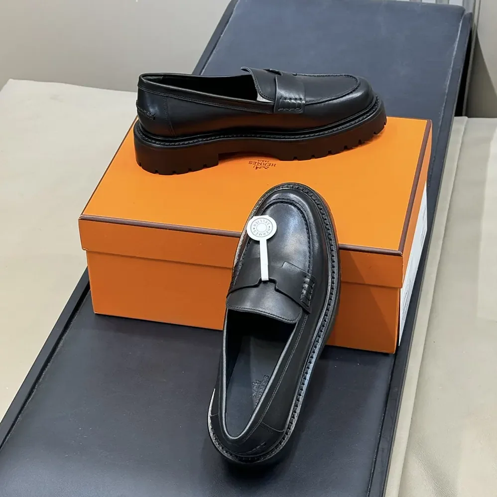 Hermes Klement Loafer in Calfskin for Women in Black Hermes Klement Loafer in Calfskin for Women in Black