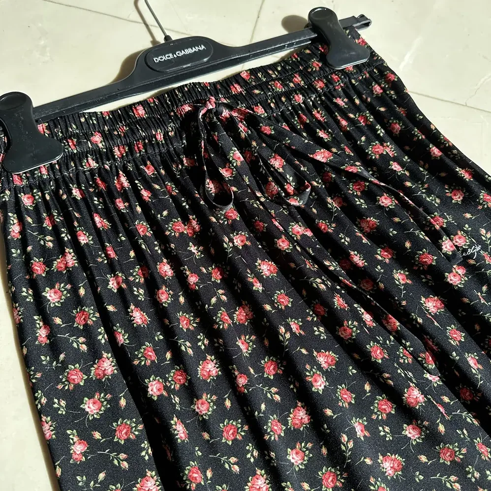Dolce Gabbana D&G Small Rose for Women in Print Skirt With Flounce