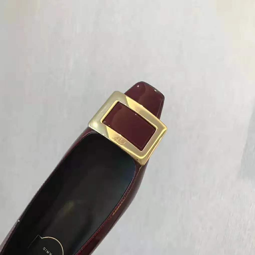 Roger Vivier Belle Vivier Pumps in Patent Leather for Women in Red