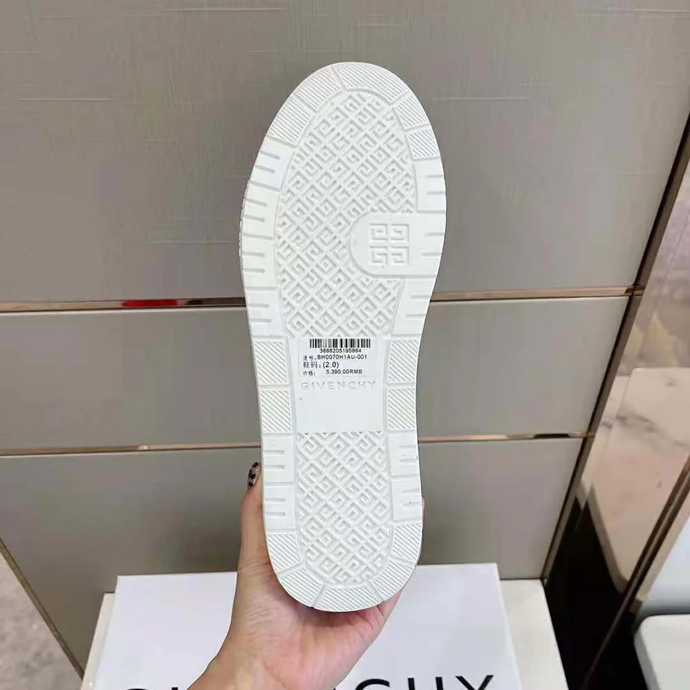 Givenchy G4 Sneakers in Leather for Men in White Givenchy G4 Sneakers in Leather for Men in White