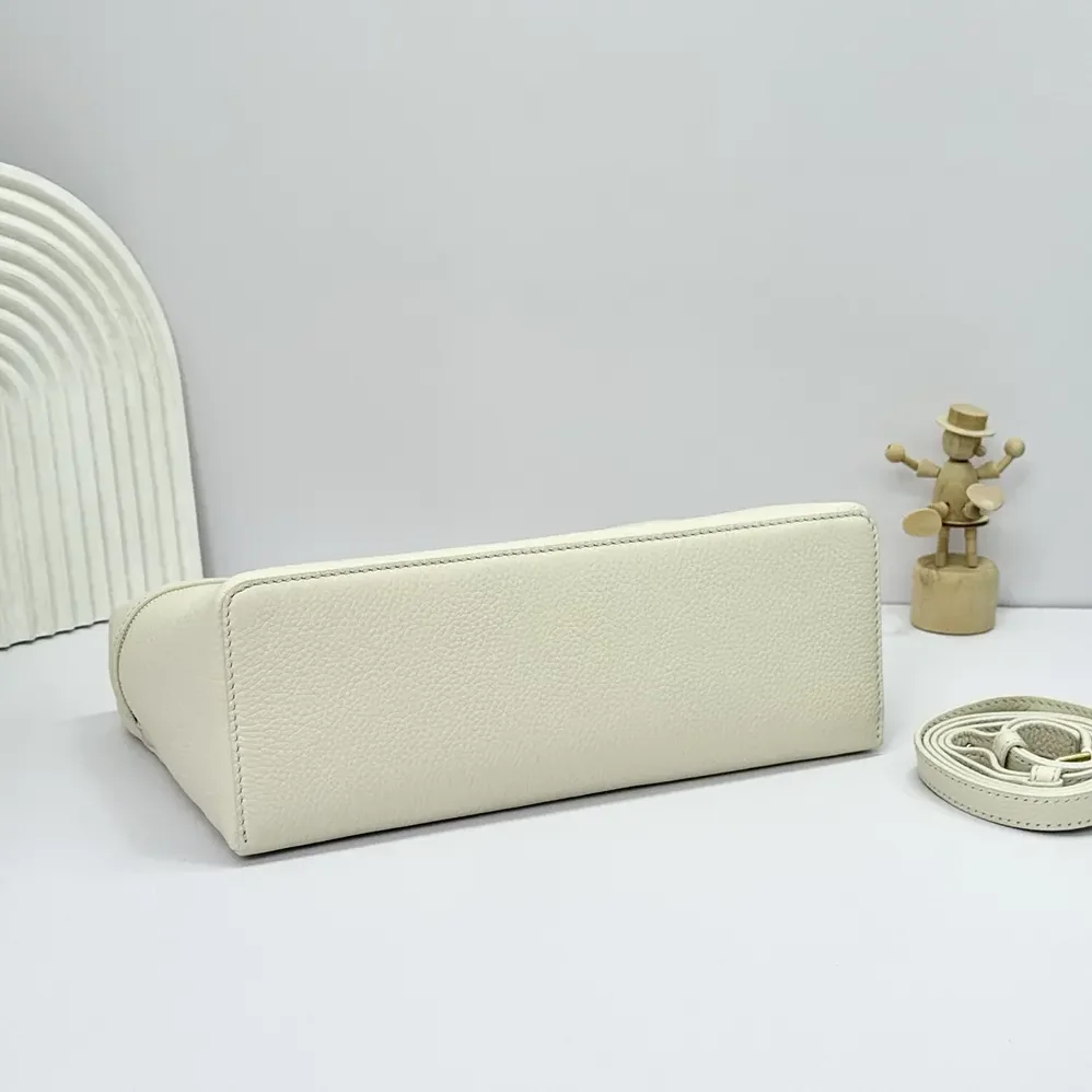 Loro Piana Extra Pocket L27 for Women in White Loro Piana Extra Pocket L27 for Women in White