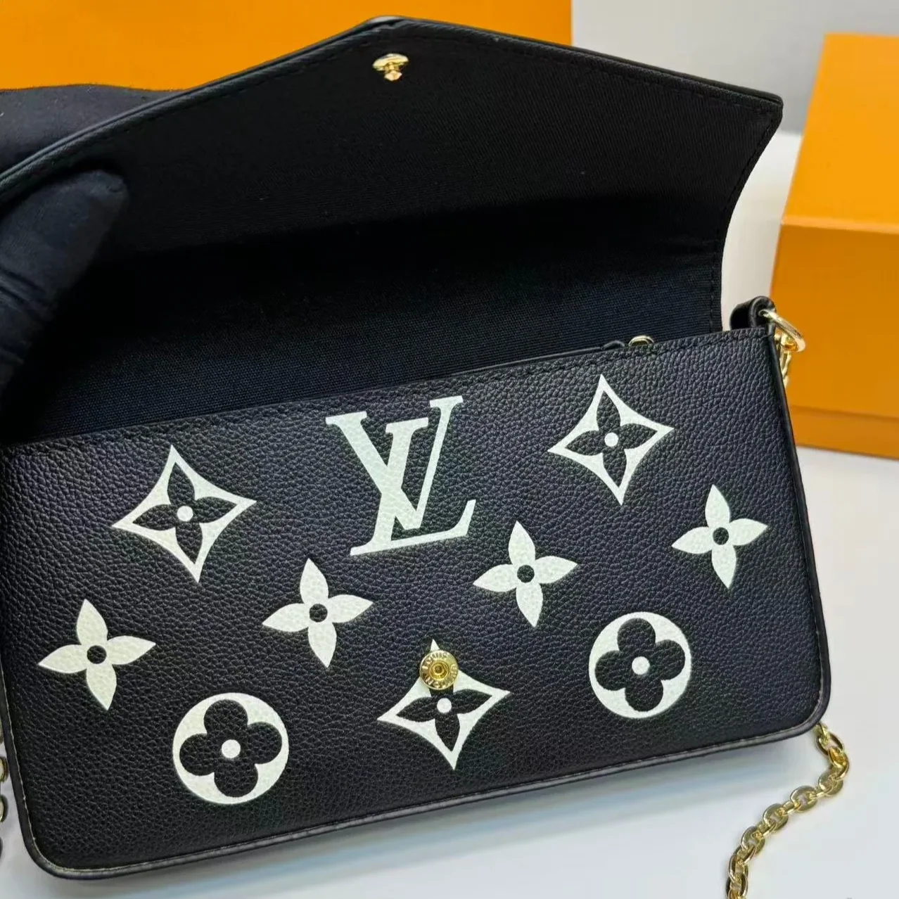 Louis Vuitton Pochette Felicie Shoulder Bag in Black/ Beige Gold Hardware Louis Vuitton Pochette Felicie Shoulder Bag in Black/ Beige Gold Hardware