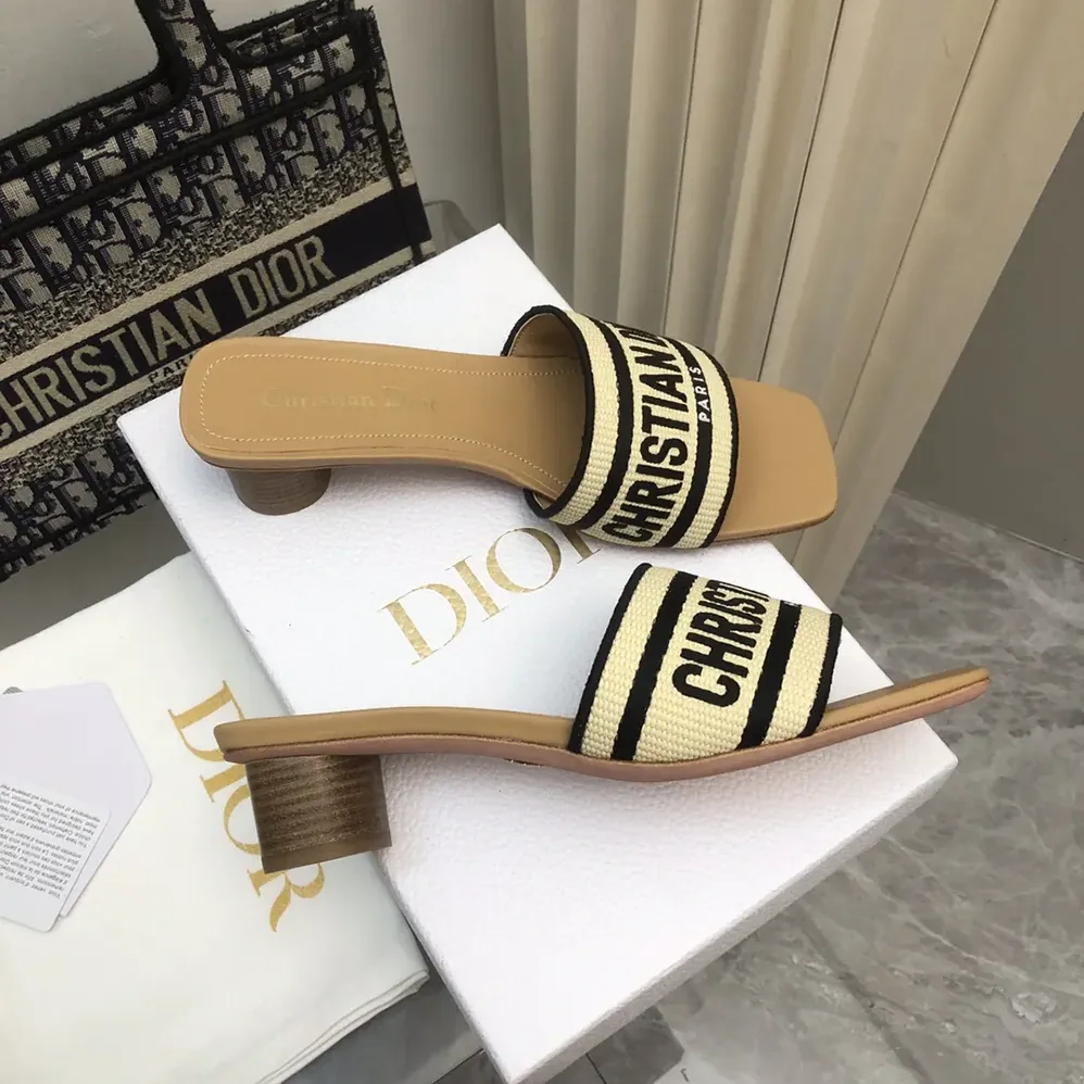 Dior Dway Heeled Slide Natural Raffia and Black Embroidered Cotton for Women Dior Dway Heeled Slide Natural Raffia and Black Embroidered Cotton for Women