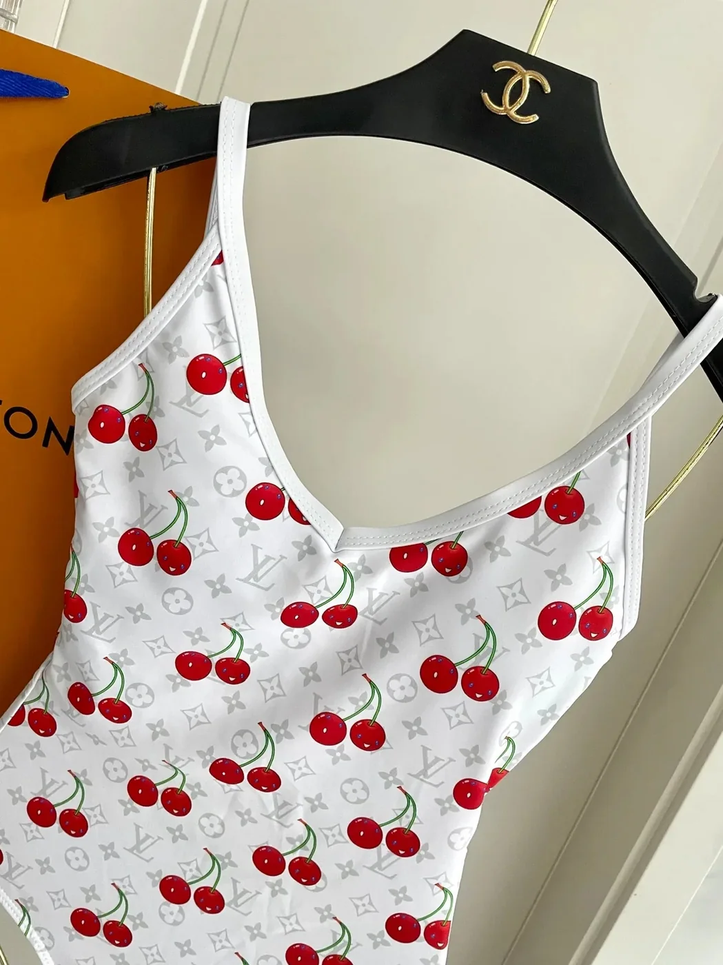Louis Vuitton LV x TM Cherry One-Piece Swimsuit White Monogram Cerises 1AHIBU Louis Vuitton LV x TM Cherry One-Piece Swimsuit White Monogram Cerises 1AHIBU