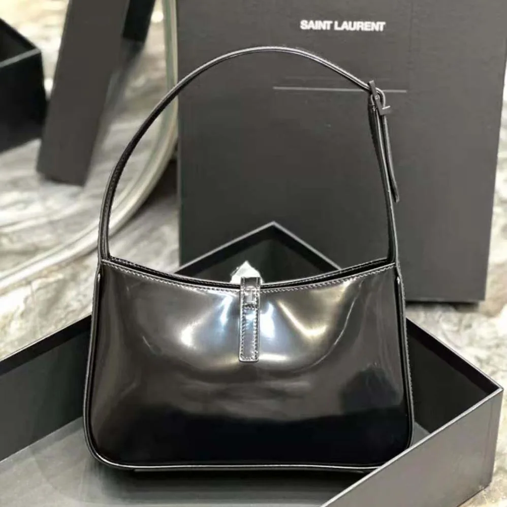 Saint Laurent YSL Le 5 à 7 in Shiny Leather for Women in Black