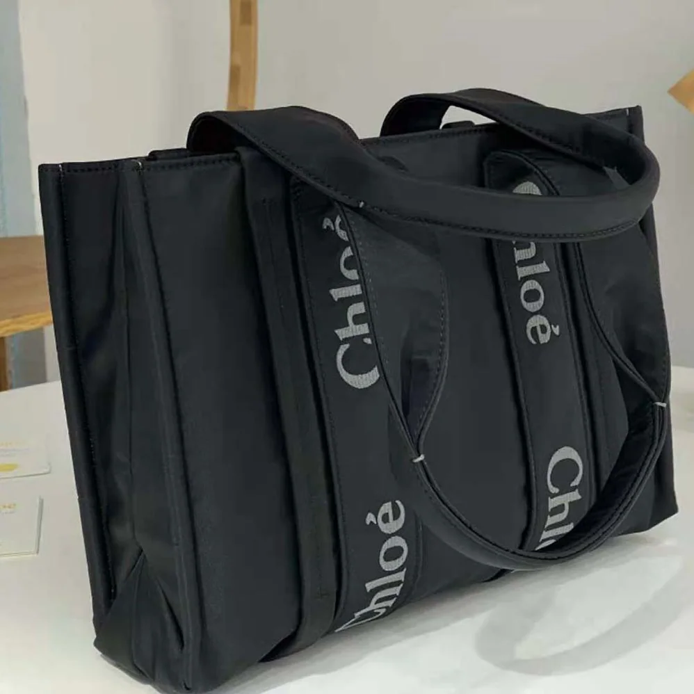 Chloe Medium Woody Tote Bag for Women in Black Chloe Medium Woody Tote Bag for Women in Black
