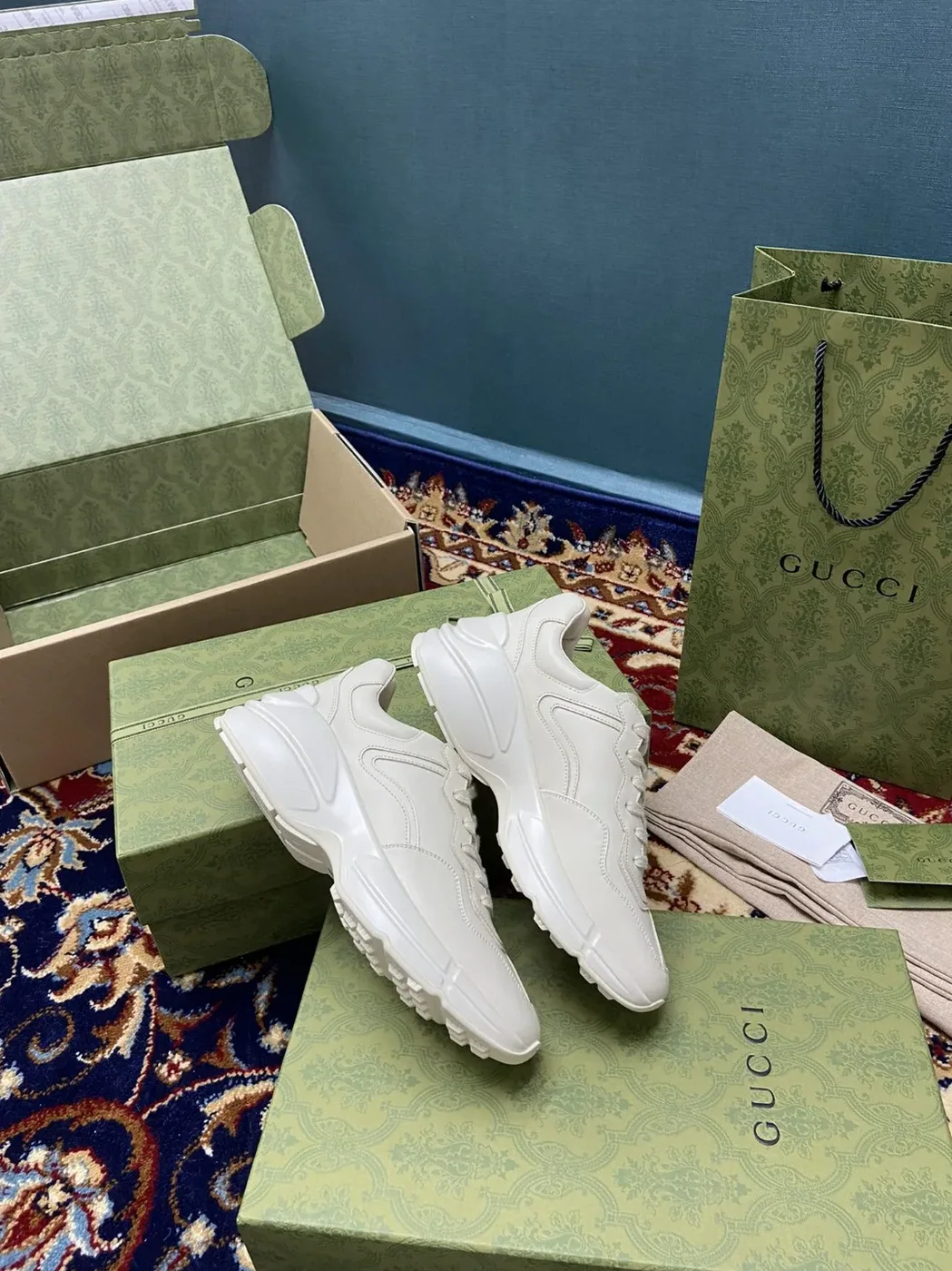 Gucci Rhyton Sneaker Beige 0G2R0