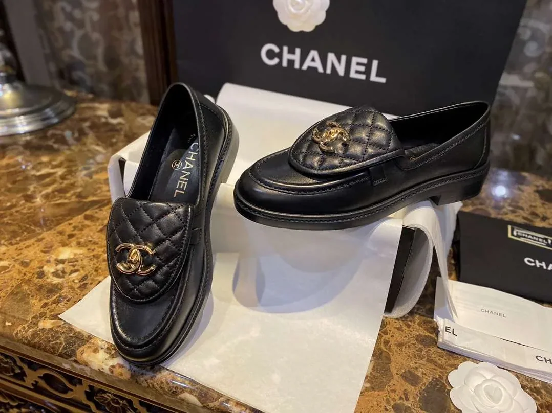 Chanel Tab Loafers Turn-lock Flats Interlocking CC Black Chanel Tab Loafers Turn-lock Flats Interlocking CC Black