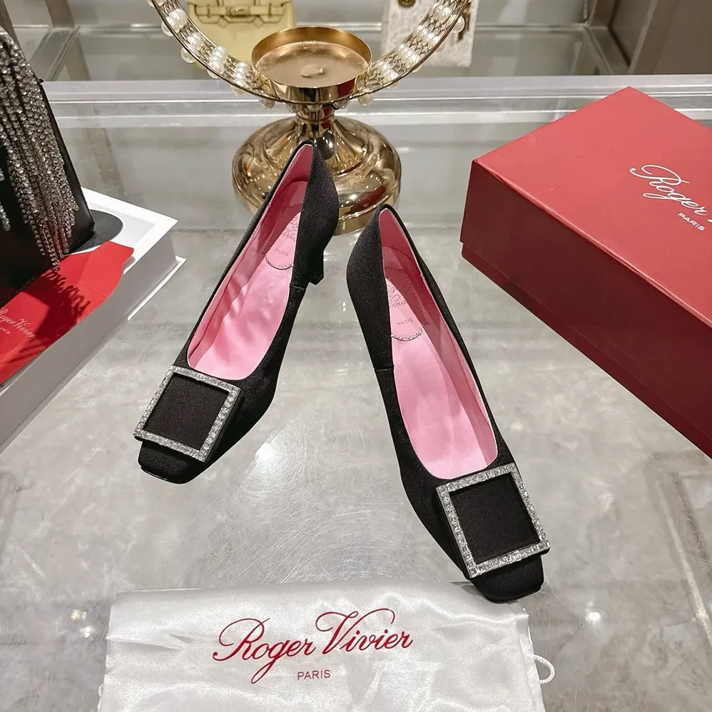 Roger Vivier Trompette Pumps in Satin for Women in Black