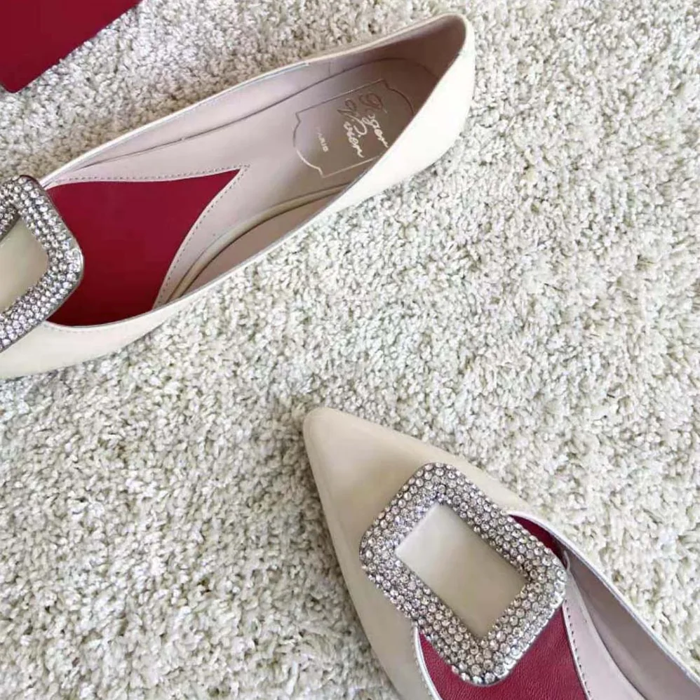 Roger Vivier Viv Choc Strass Buckle Ballerinas in Leather for Women in White Roger Vivier Viv Choc Strass Buckle Ballerinas in Leather for Women in White