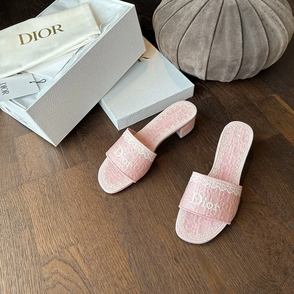 Dior Dioramour Dior Dentelle Heeled Slide Soupir Pink Dior Oblique Embroidered Cotton and White Lace for Women Dior Dioramour Dior Dentelle Heeled Slide Soupir Pink Dior Oblique Embroidered Cotton and White Lace for Women
