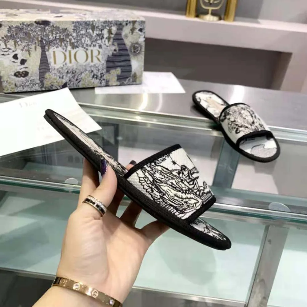 Dior Chez Moi Slide Black and White Dior Zodiac Embroidered Cotton for Women Dior Chez Moi Slide Black and White Dior Zodiac Embroidered Cotton for Women
