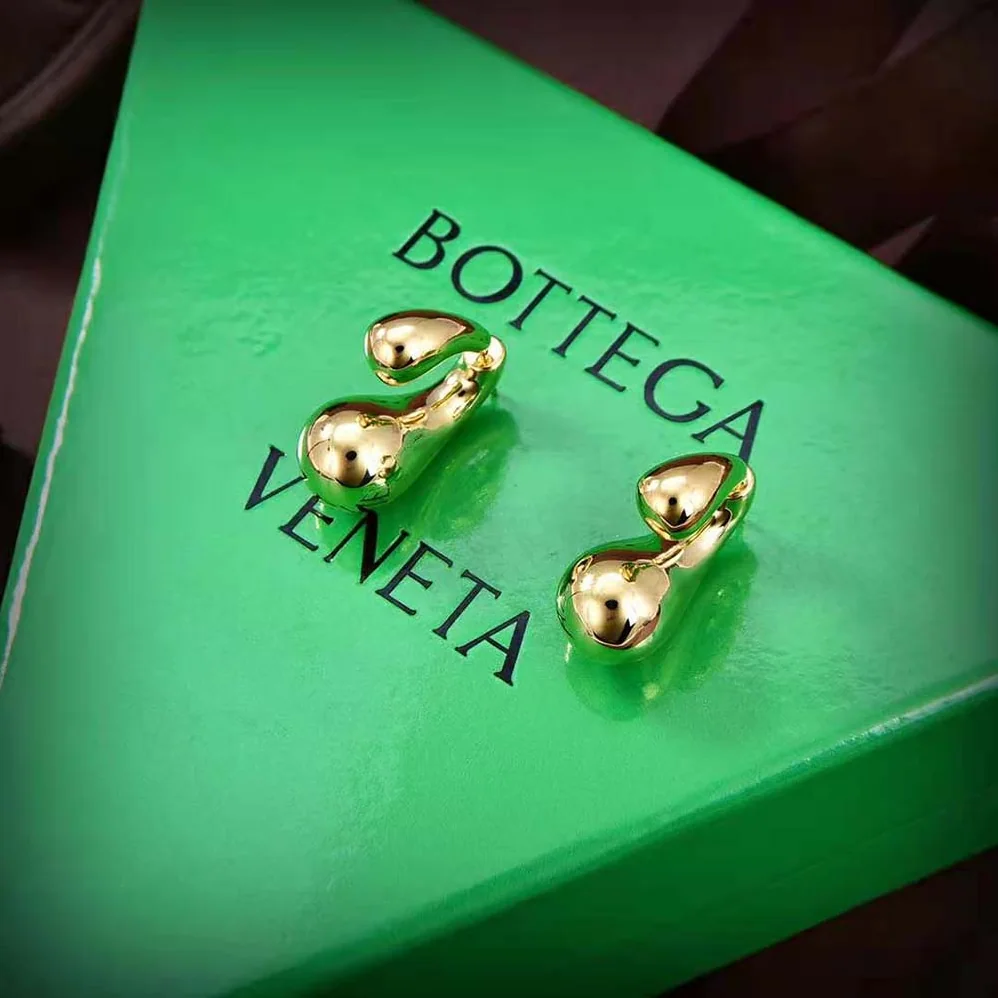 Bottega Veneta Drop Earrings in 18k Gold for Women in finish Sterling Silver Bottega Veneta Drop Earrings in 18k Gold for Women in finish Sterling Silver