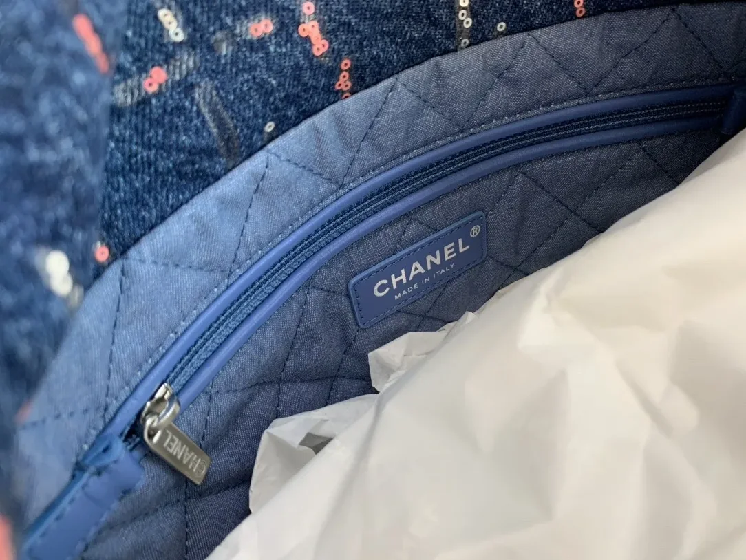 Chanel Demin Medium Bag Blue / Chanel Demin Medium Bag Blue /