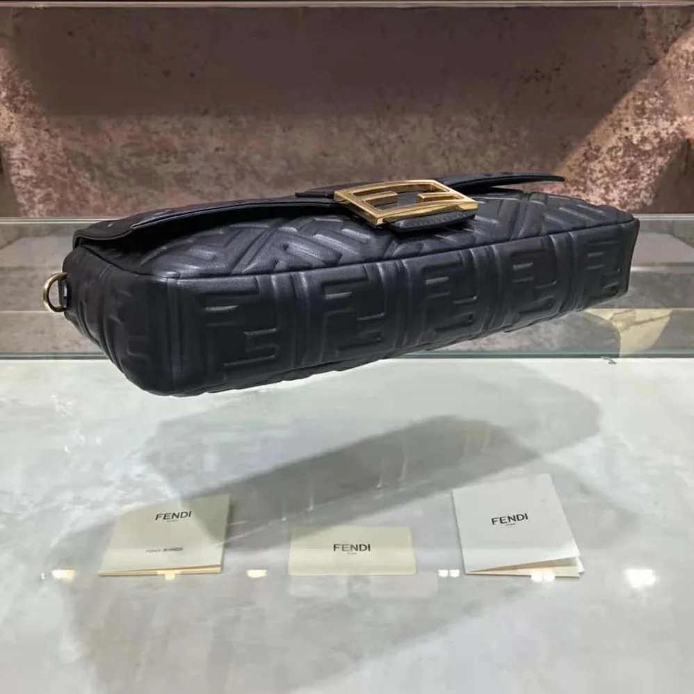 Fendi Iconic Large Baguette Leather Bag for Women in Black Fendi Iconic Large Baguette Leather Bag for Women in Black