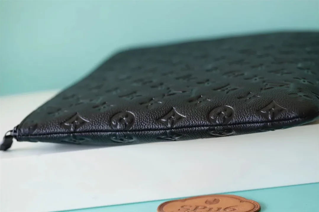 Louis Vuitton MM Etui De Voyage Taurillon Monogram