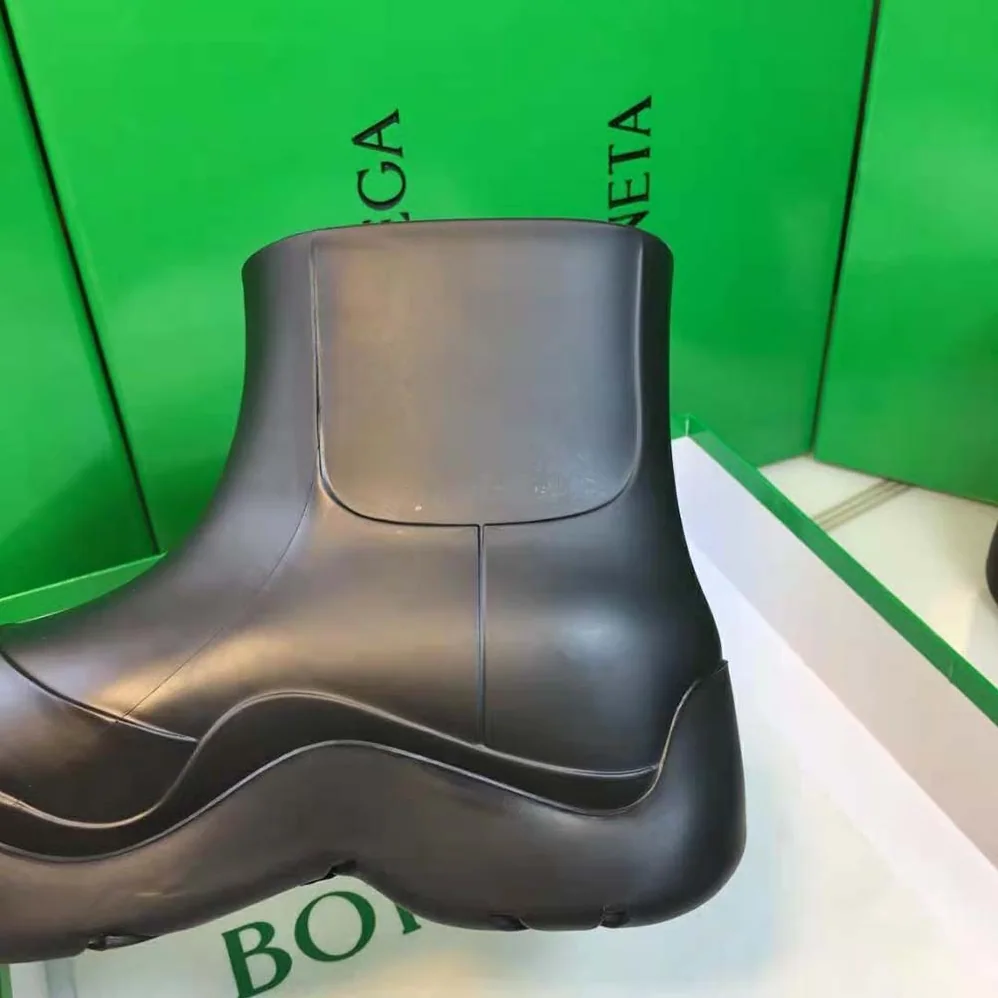 Bottega Veneta Puddle Ankle Boot for Unisex in Black