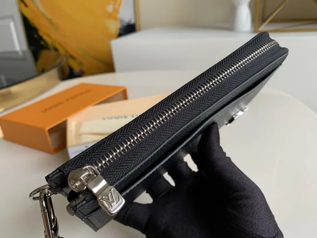 Louis Vuitton Zippy Dragonne Wallet Taiga Black