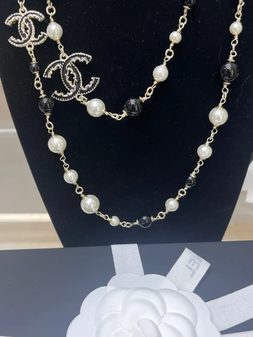 Chanel Pearl Necklace Gold
