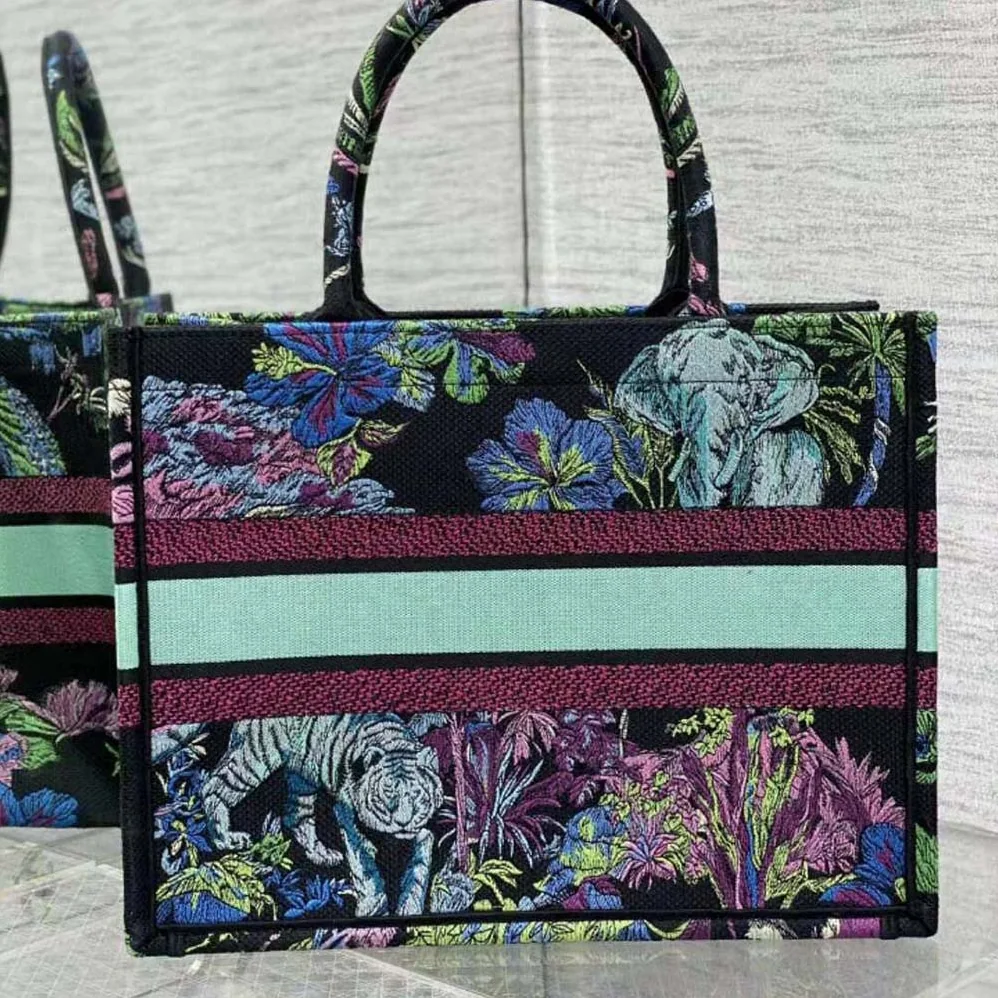 Dior Medium Dior Book Tote Blue Multicolor Toile de Jouy Voyage Embroidery for Women Dior Medium Dior Book Tote Blue Multicolor Toile de Jouy Voyage Embroidery for Women