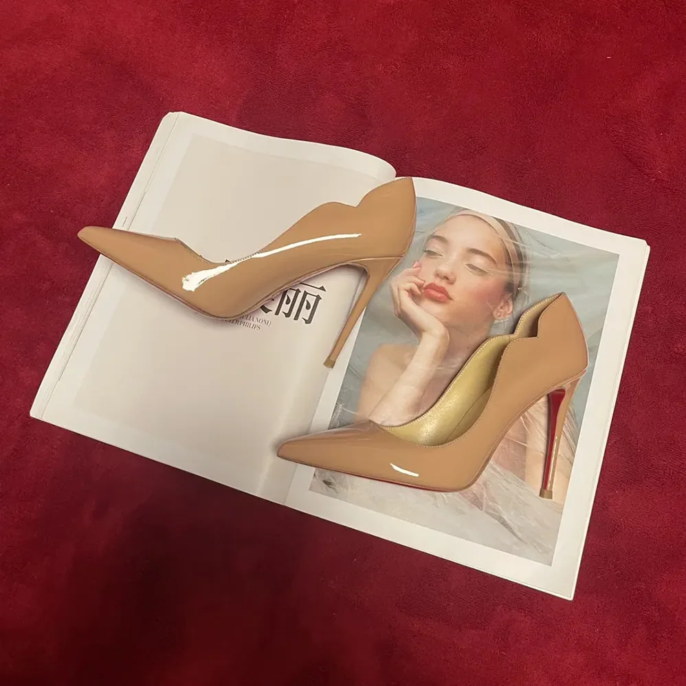 Christian Louboutin Hot Chick 100 mm Pumps Patent Calf Leather Beige for Women Christian Louboutin Hot Chick 100 mm Pumps Patent Calf Leather Beige for Women