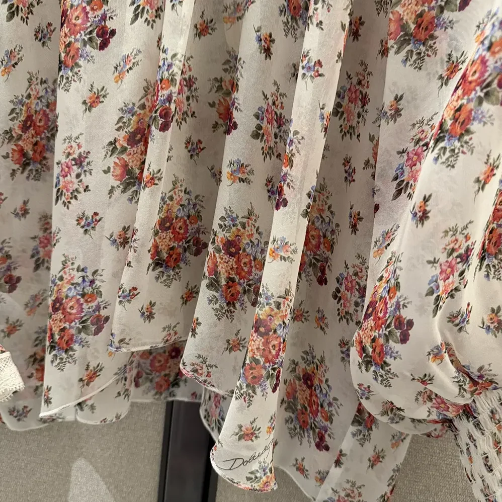 Dolce Gabbana D&G Small Flower Bouquets for Women in Print Chiffon Top Dolce Gabbana D&G Small Flower Bouquets for Women in Print Chiffon Top