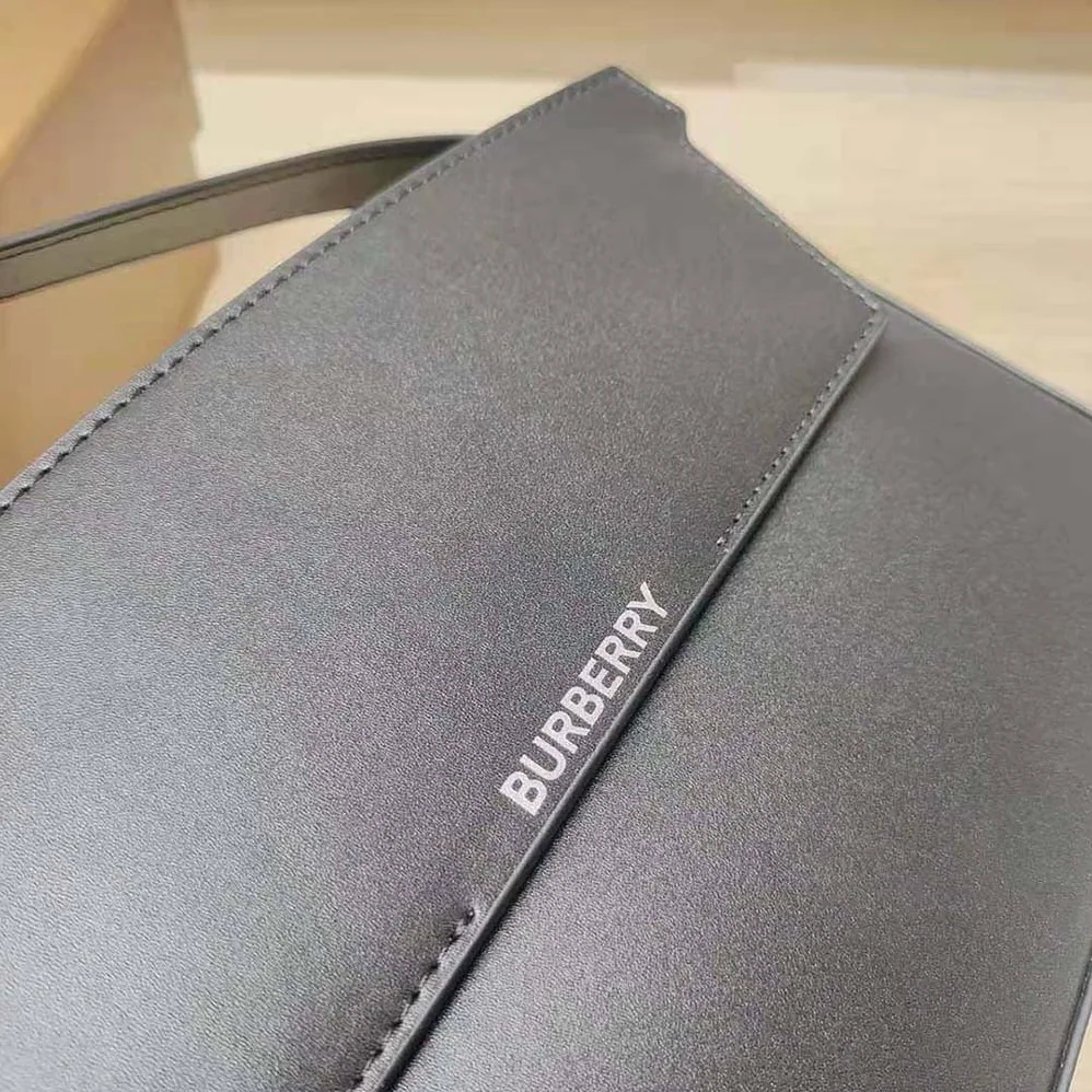 Burberry Leather Catherine Shoulder Bag for Women in Black Burberry Leather Catherine Shoulder Bag for Women in Black