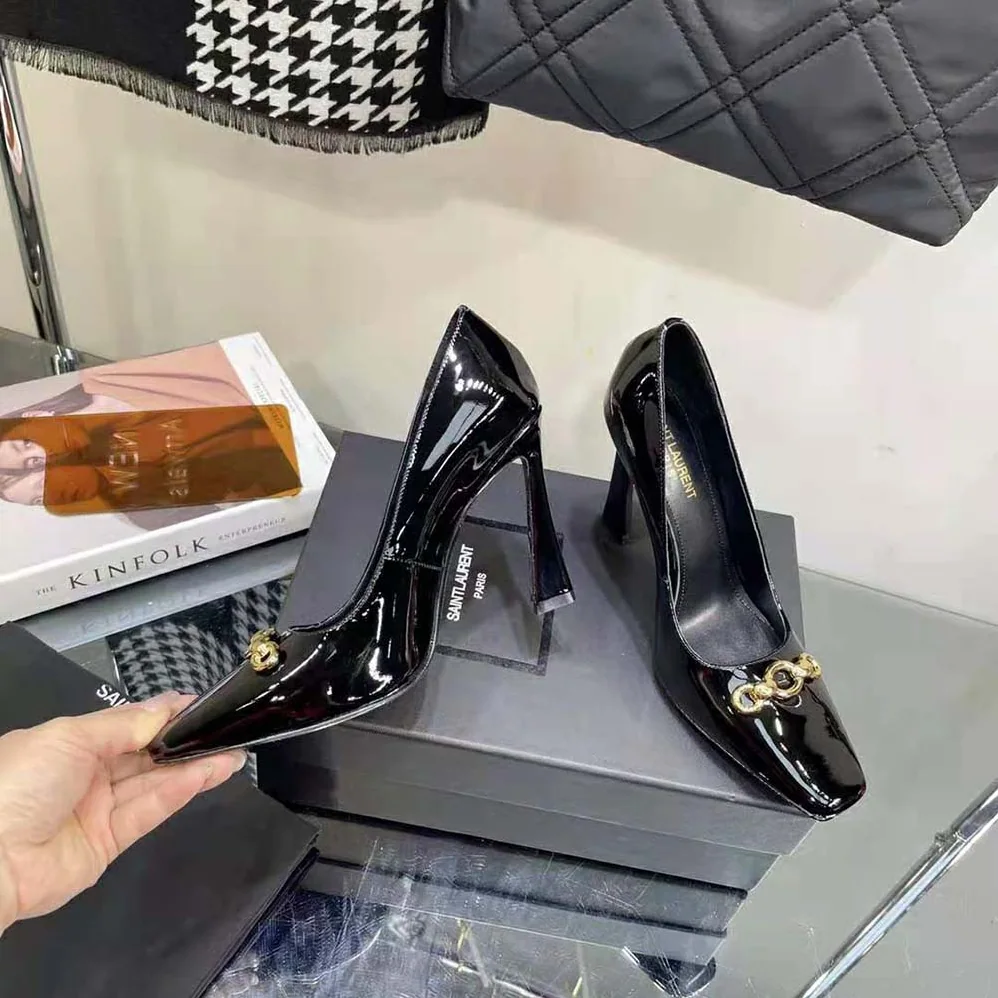 Saint Laurent YSL Silvana Pumps in Patent Leather for Women in Black Saint Laurent YSL Silvana Pumps in Patent Leather for Women in Black