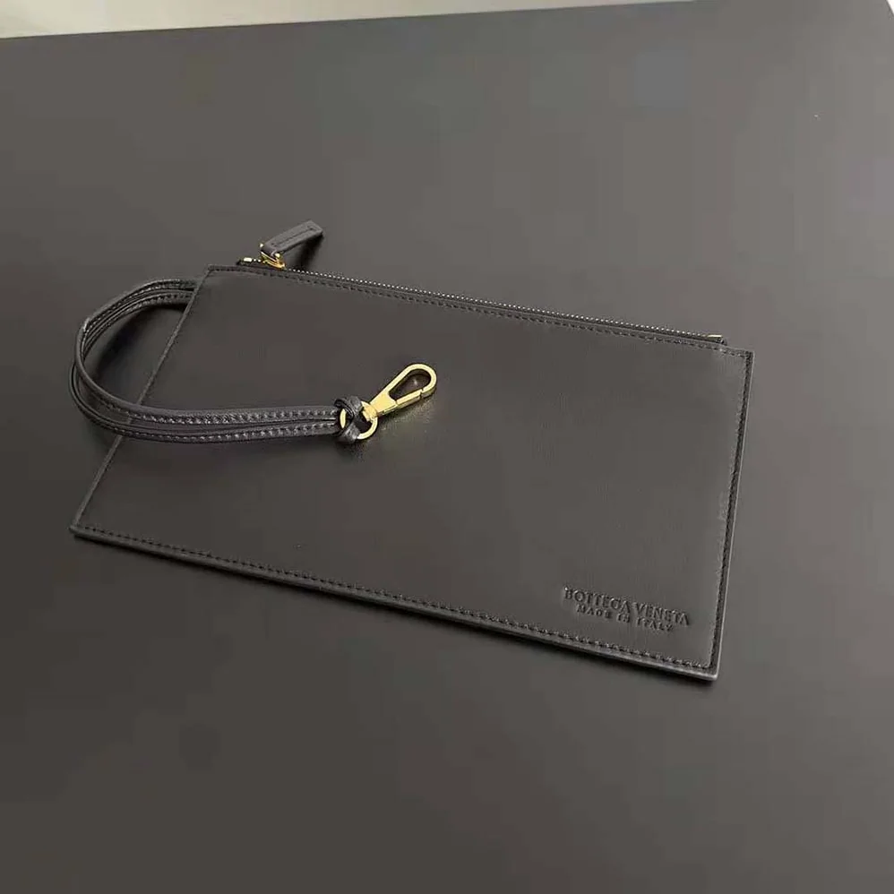 Bottega Veneta Medium Cabat Leather Tote Bag for Women in Black Bottega Veneta Medium Cabat Leather Tote Bag for Women in Black